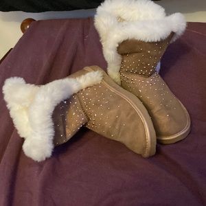 Fluffy winter boots